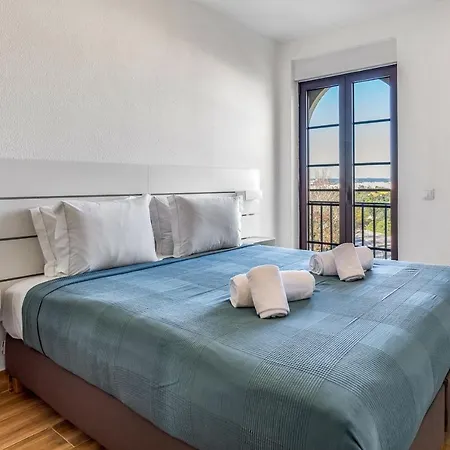 Quinta Dos Arcos 2br W/ Ac & Pool By Lovelystay