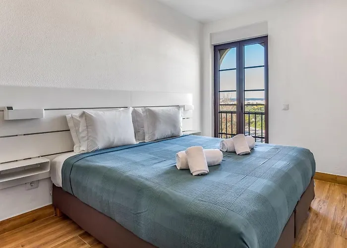 Quinta Dos Arcos 2br W/ Ac & Pool By Lovelystay